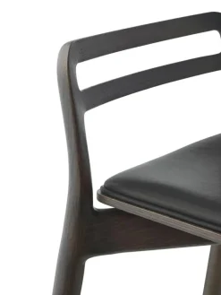 Vipp Barstolar & Barpallar-484 Cabin Counter Stol, Mörk Ek / Svart Läder