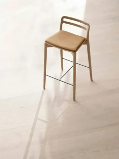 Vipp Barstolar & Barpallar-484 Cabin Counter Stol, Mörk Ek / Svart Läder