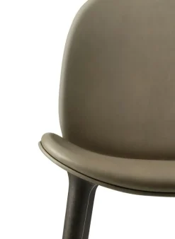 Vipp Stolar-462 Lodge Stol, Lackerad Mörk Ek / Cloud 00258