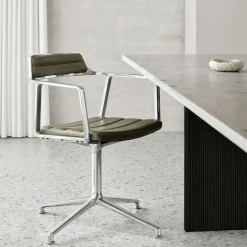 Vipp Skrivbordsstolar & Kontorsstolar-452 Snurrstol Med Fötter, Polerat Aluminium / Svart Läder