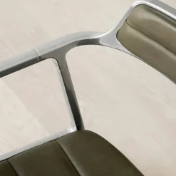 Vipp Skrivbordsstolar & Kontorsstolar-452 Snurrstol Med Fötter, Polerat Aluminium / Svart Läder