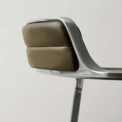 Vipp Skrivbordsstolar & Kontorsstolar-452 Snurrstol Med Fötter, Polerat Aluminium / Svart Läder