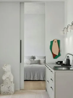 524 Väggspot, Varmgrå