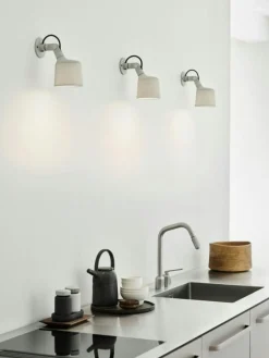 524 Väggspot, Varmgrå