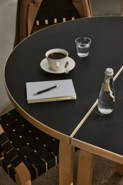 Aalto 96 Bord Halvrund, Björk