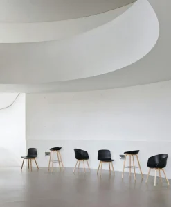 AAS 32 2.0 Barstol 75 cm, Lackad Ek / Svart