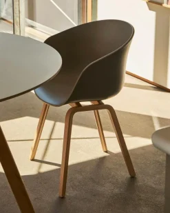 ACC 22 2.0 Karmstol, Lackerad Ek / Svart