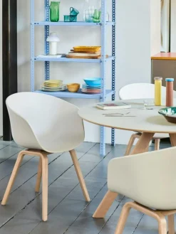 ACC 22 2.0 Karmstol, Lackerad Ek / Svart