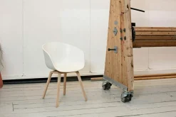 ACC 22 2.0 Karmstol, Lackerad Ek / Svart