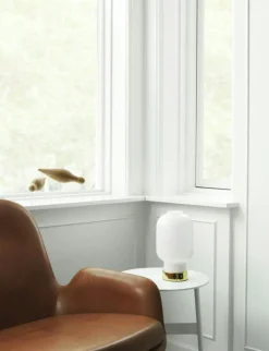 Amp Bordslampa, Vit / Mässing