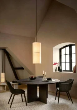 Androgyne Matbord Ø150, Mörkfärgad Ek