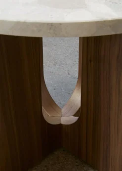 Androgyne Sidobord Ø50 cm, Kunis Breccia Sten / Valnöt