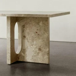 Androgyne Soffbord, Kunis Breccia