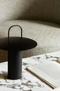 Androgyne Soffbord, Kunis Breccia