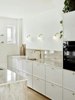 Apiales Vägglampa Integrerad, Satin Black / Opal