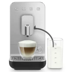 Smeg Espressomaskiner & Tillbehör-Automatisk Kaffemaskin Med Mjölksystem, Svart