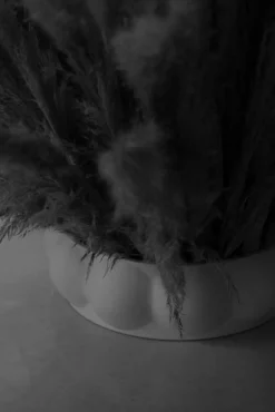 Louise Roe Brickor|Serveringsskålar-Balloon 07 Bricka Ø43 cm, Ink Black