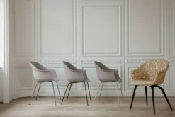 GUBI Stolar-Bat Stol Conic, Brass Semi Matt/ New Beige