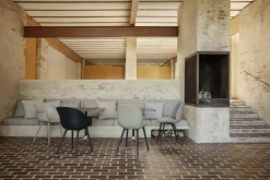 Bat Stol Plast, Black