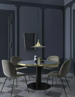 GUBI Stolar-Beetle Stol Klädd Black Base/ Velvet, Rusty Red