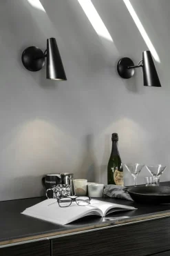 Birdy Vägglampa Kort Arm, Black/Black