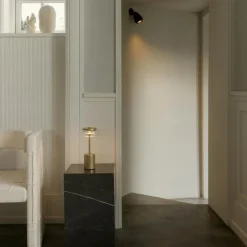 Blossi Mini Bordslampa Portabel, Svart / Opal