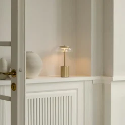 Blossi Mini Bordslampa Portabel, Svart / Opal