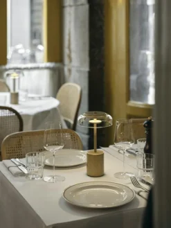 Blossi Mini Bordslampa Portabel, Svart / Opal