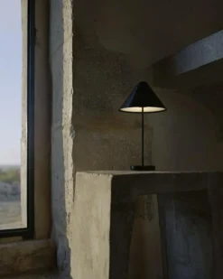 Brolly Bordslampa Portabel, Steel Black