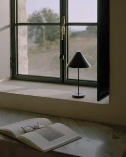 Brolly Bordslampa Portabel, Steel Black