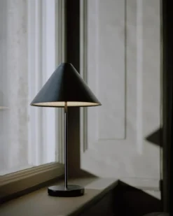 Brolly Bordslampa Portabel, Steel Black