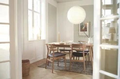 C35B Matbord 160 cm, Lackerad Ek / Svart Linoleum