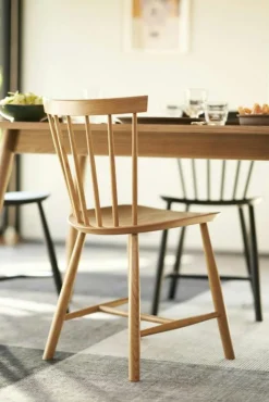 C35B Matbord 160 cm, Lackerad Ek / Svart Linoleum