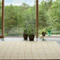 Chhatwal & Jonsson Ullmattor|Tuftade Mattor-Chakra Rug, Off White Matta 180x270 cm, Cactus Green