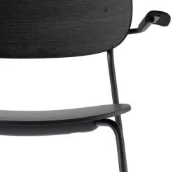 Audo Copenhagen Stolar-Co Karmstol Svart stål, Mörkbetsad Ek