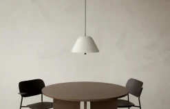 Audo Copenhagen Stolar-Co Karmstol Svart stål, Mörkbetsad Ek