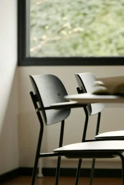 Audo Copenhagen Stolar-Co Karmstol Svart stål, Mörkbetsad Ek