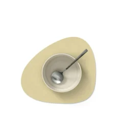 LIND DNA Bordstabletter & Glasunderlägg-Curve S Bordstablett Nupo 24x28 cm, Lemon Sorbet