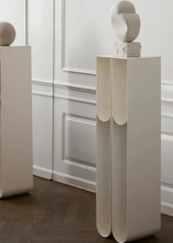 Kristina Dam Studio Piedestaler-Curved Piedestal, Svart