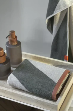 Diagonal Badhandduk 70x133 cm, Mint