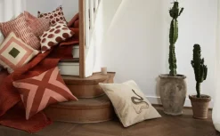 Chhatwal & Jonsson Prydnadskuddar & Fodral-Embroidered Cobra Kuddfodral 50x50 cm, Masala Yellow