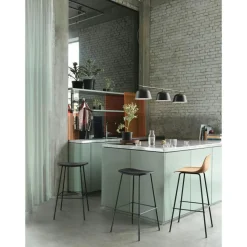 Muuto Barstolar & Barpallar-Fiber Tube Barstol Med Ryggstöd 65 cm, Refine Läder / Svart