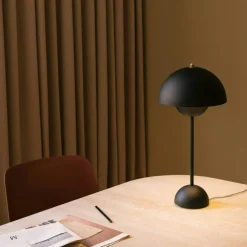 &Tradition Bordslampor-Flowerpot VP3 Bordslampa Gjord av PVC, Gjord av lackad metall, Grey Beige