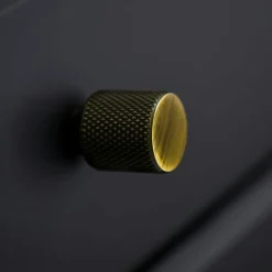 Helix Knopp, Mattsvart