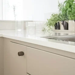 Helix Knopp, Mattsvart