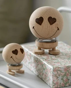 Hoptimist Dekorativa Accessoarer-Smiley Love Figur M, Naturlig Ek