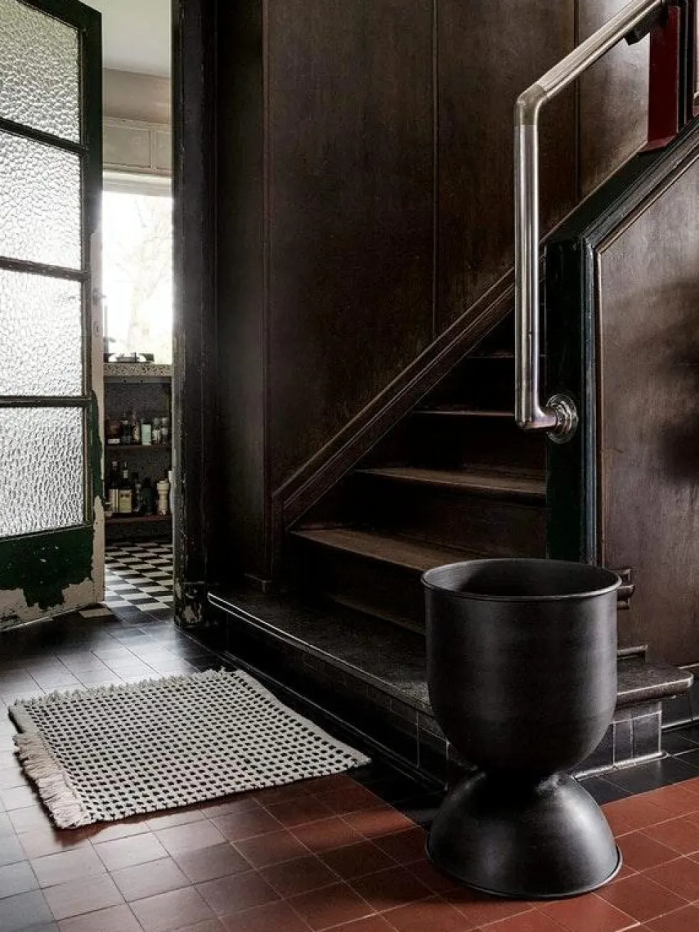 Hourglass Kruka Small, Svart/Mörkgrå