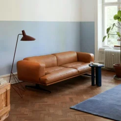 &Tradition 3-Sitssoffor-Inland AV23 3-sitssoffa, Noble Konjak Läder / Polerad Aluminium