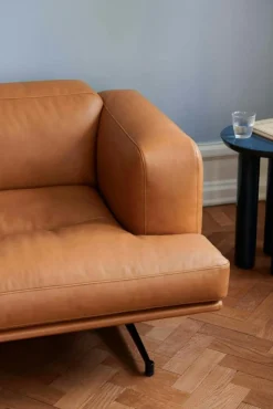 &Tradition 3-Sitssoffor-Inland AV23 3-sitssoffa, Noble Konjak Läder / Polerad Aluminium