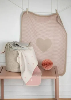 Juwel Babyfilt 70x90 cm Hearts, Off-white / Rosa